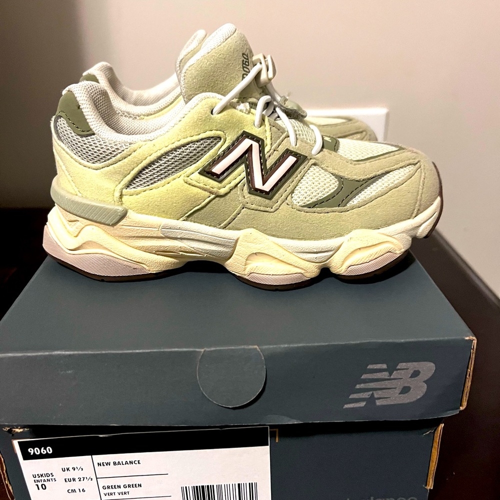 TODDLER NEW BALANCE SIZE 10C